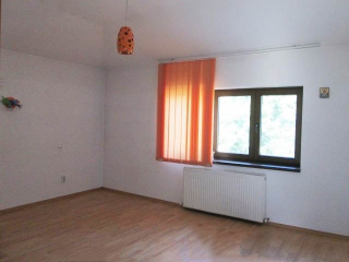 Vila cu 5 camere de vanzare, zona Central, 192 mp