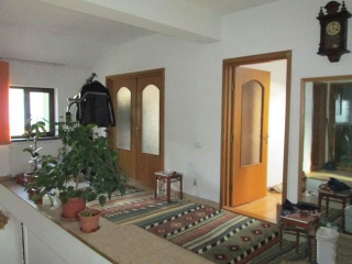 Vila cu 5 camere de vanzare, zona Central, 192 mp