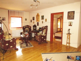 Vila cu 8 camere de vanzare, zona Albert, 654.65 mp