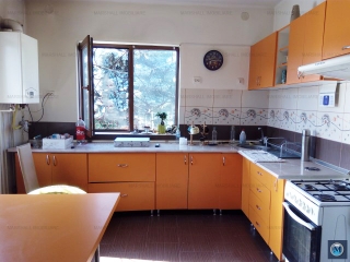 Vila cu 11 camere de vanzare, zona Transilvaniei, 282.94 mp